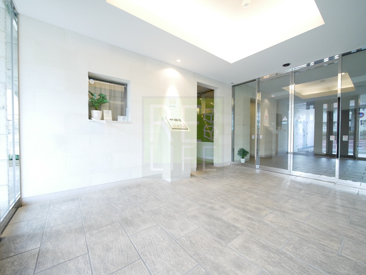 建物エントランス