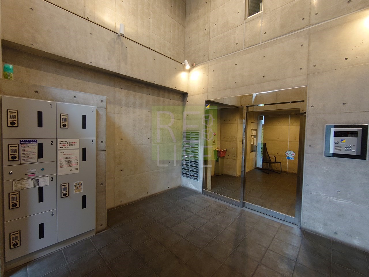 建物エントランス