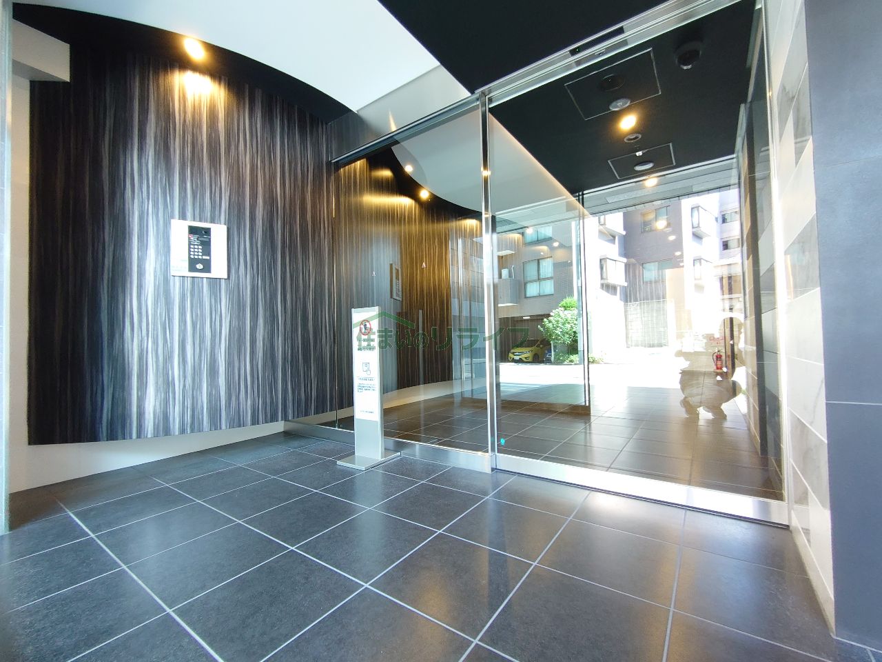 建物エントランス