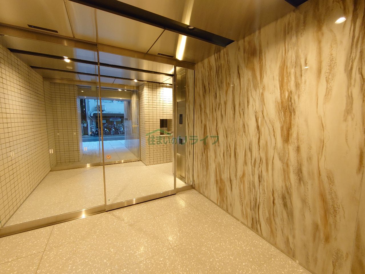 建物エントランス