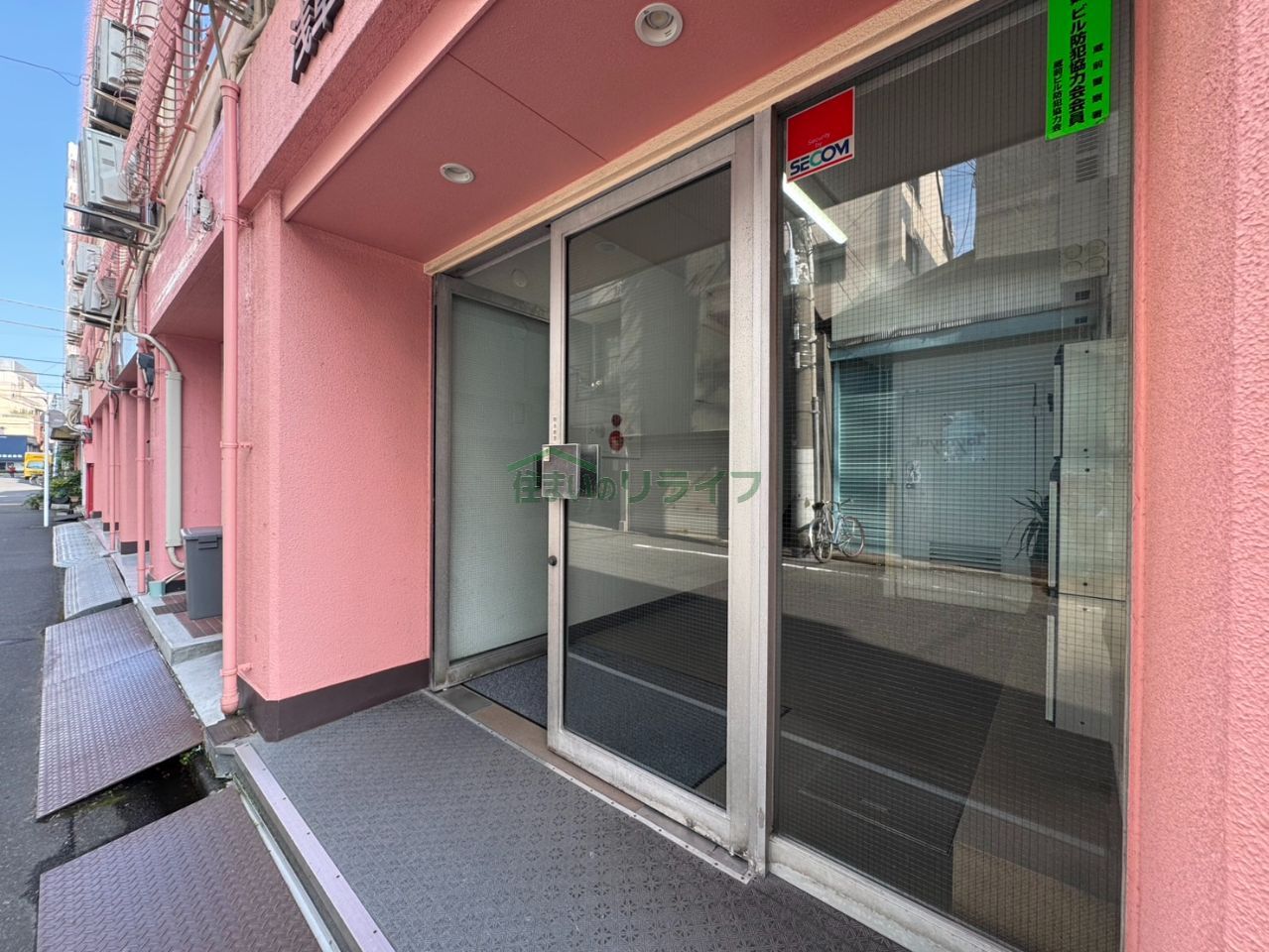 建物エントランス