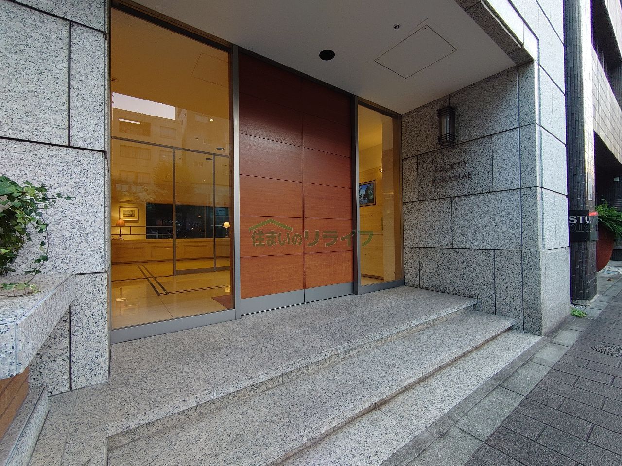 建物エントランス