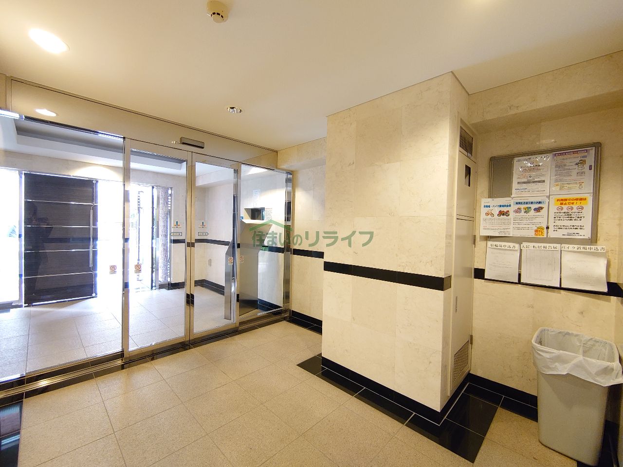 建物エントランス