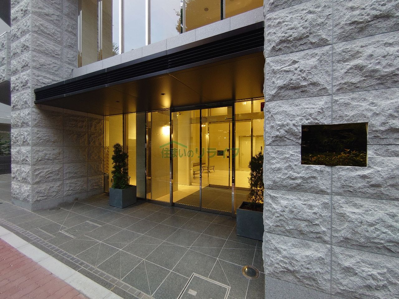 建物エントランス