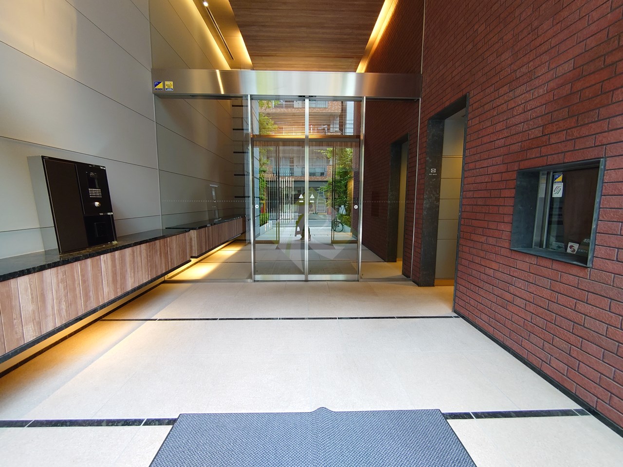 建物エントランス