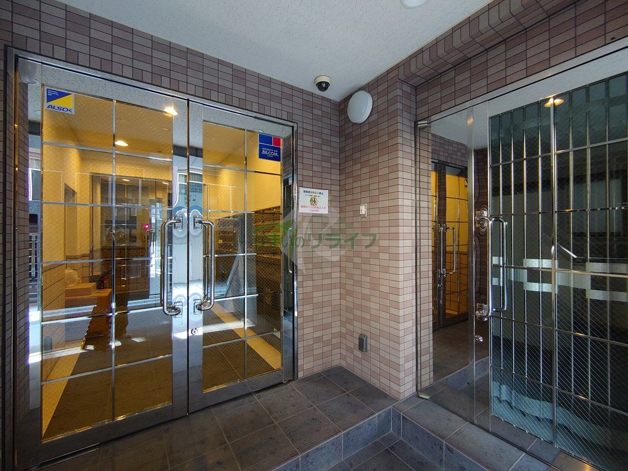 建物エントランス