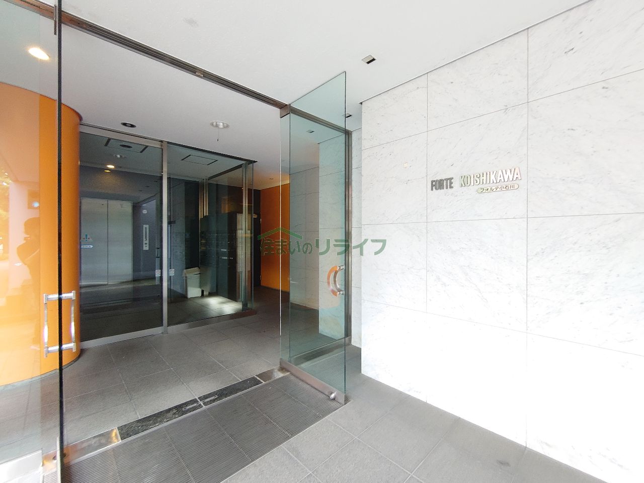 建物エントランス