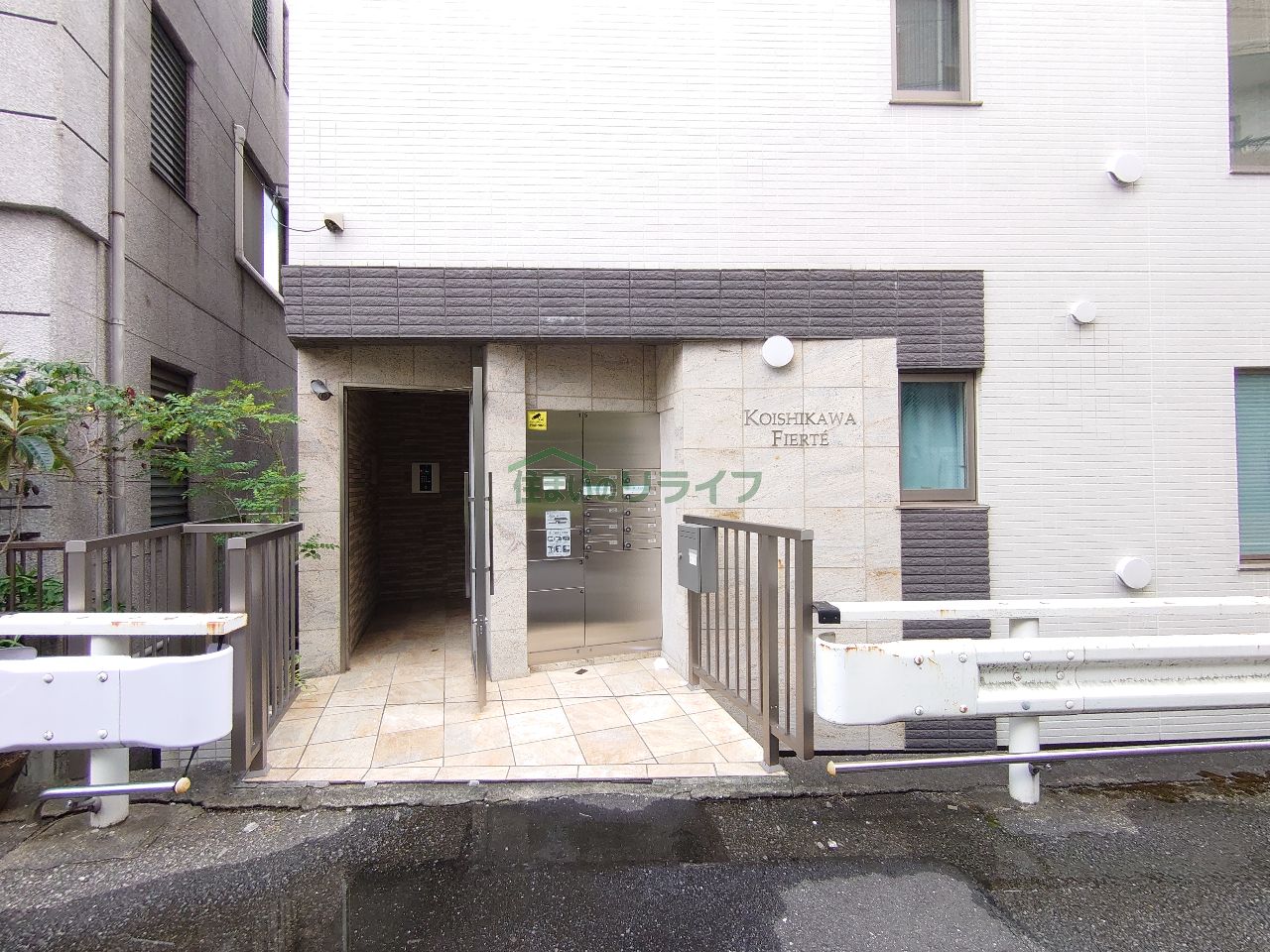 建物エントランス