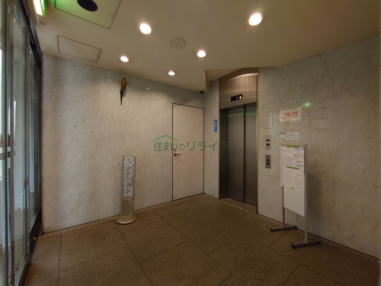 建物エントランス