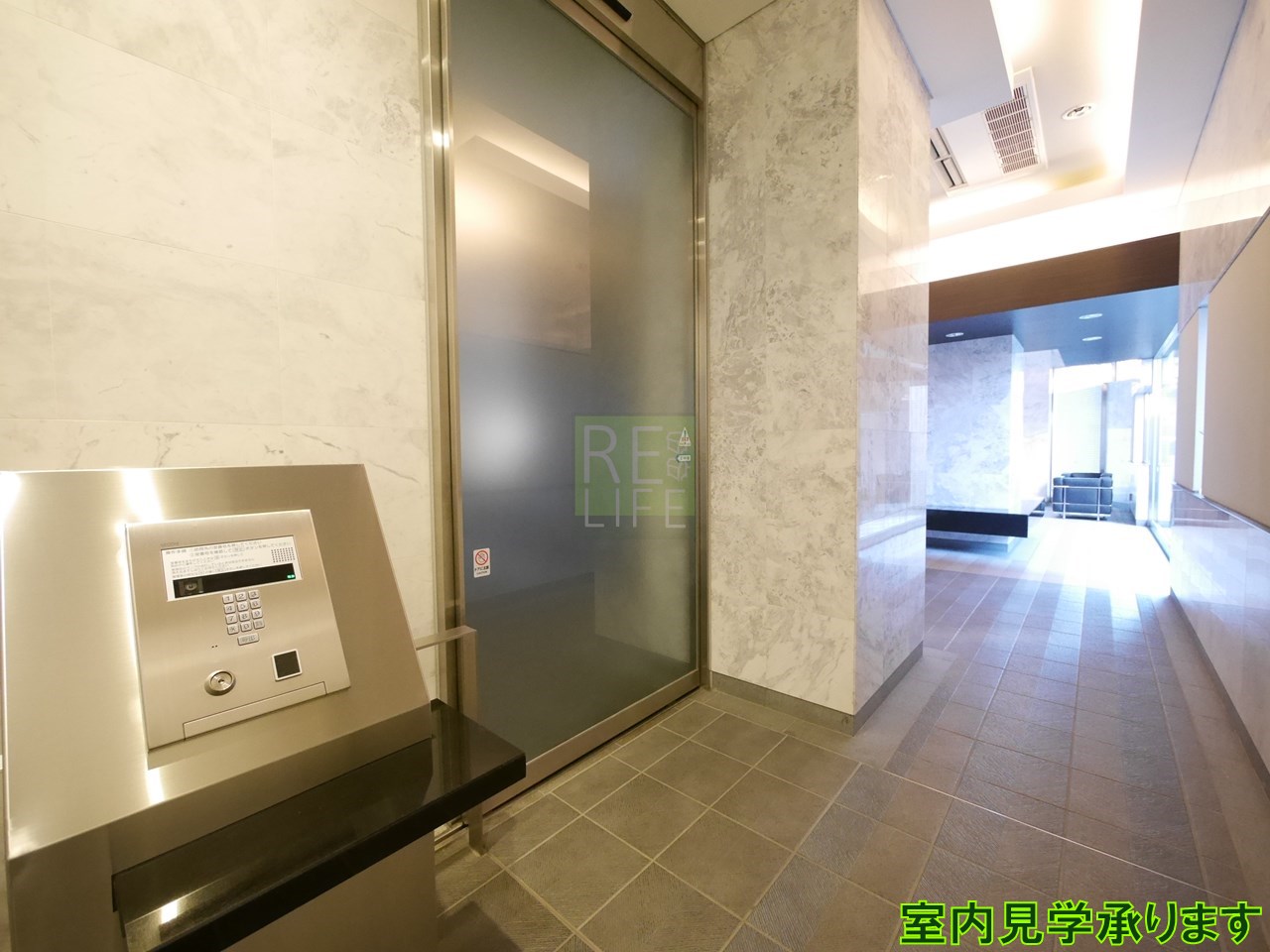 建物エントランス