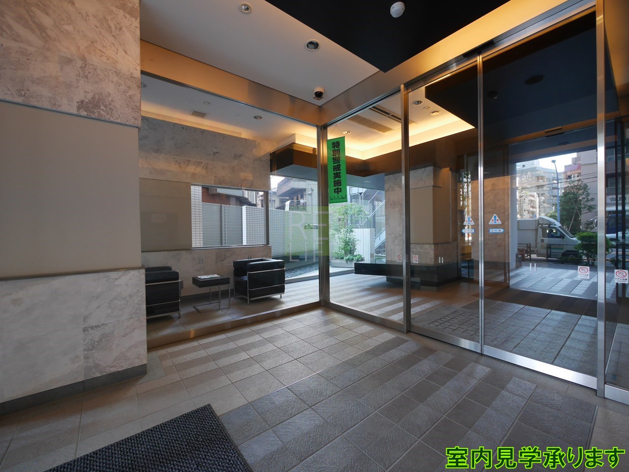 建物エントランス