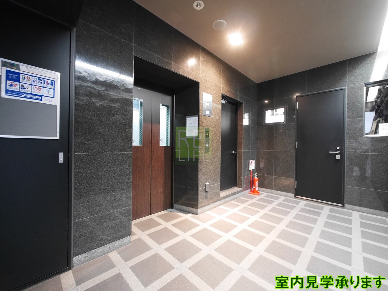 建物エントランス