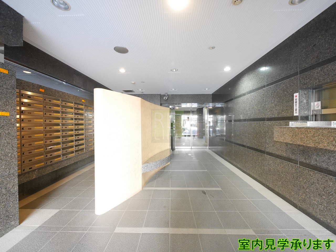 建物エントランス