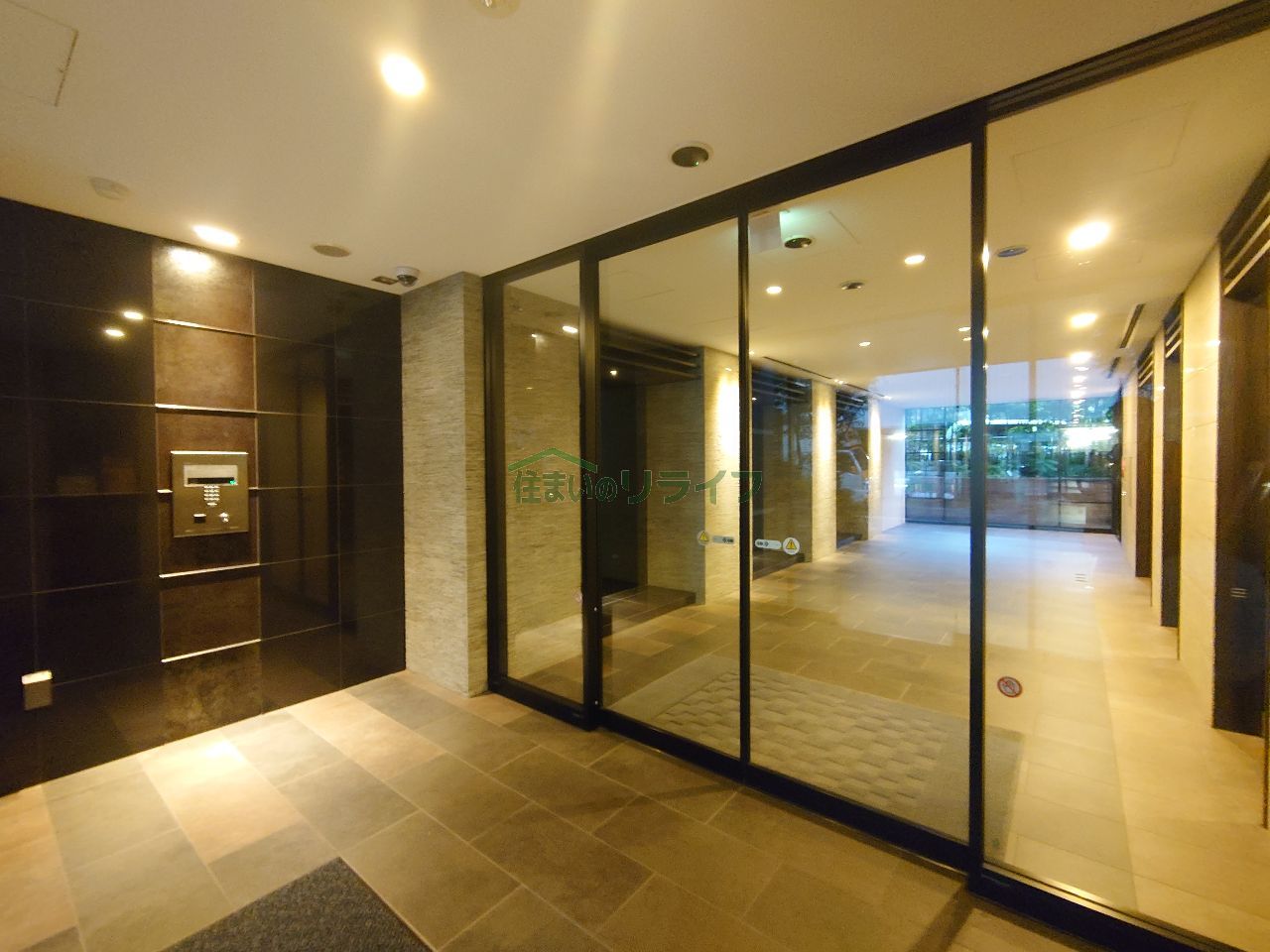 建物エントランス