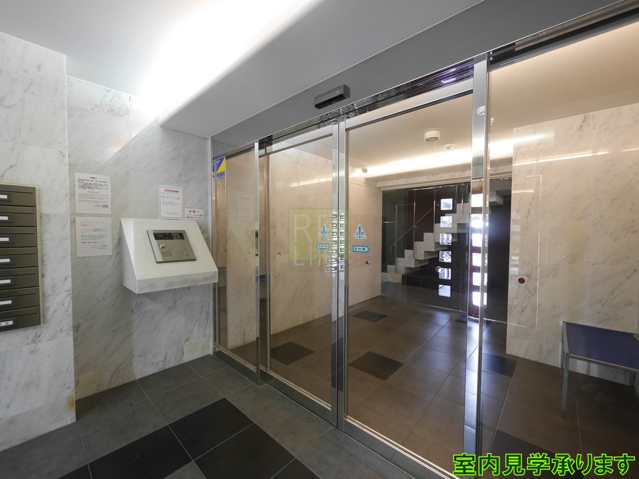 建物エントランス