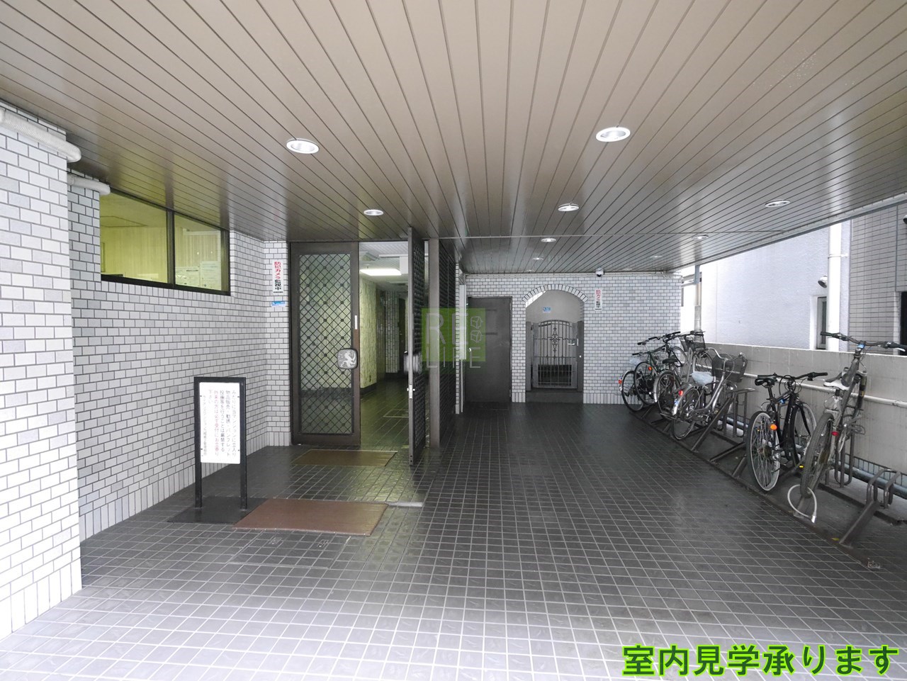 建物エントランス