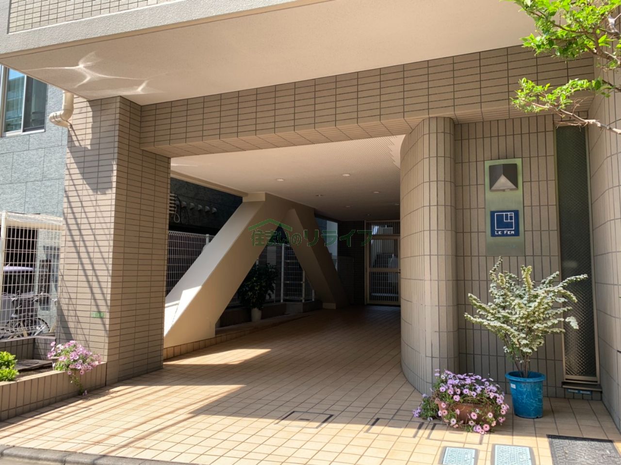 建物エントランス
