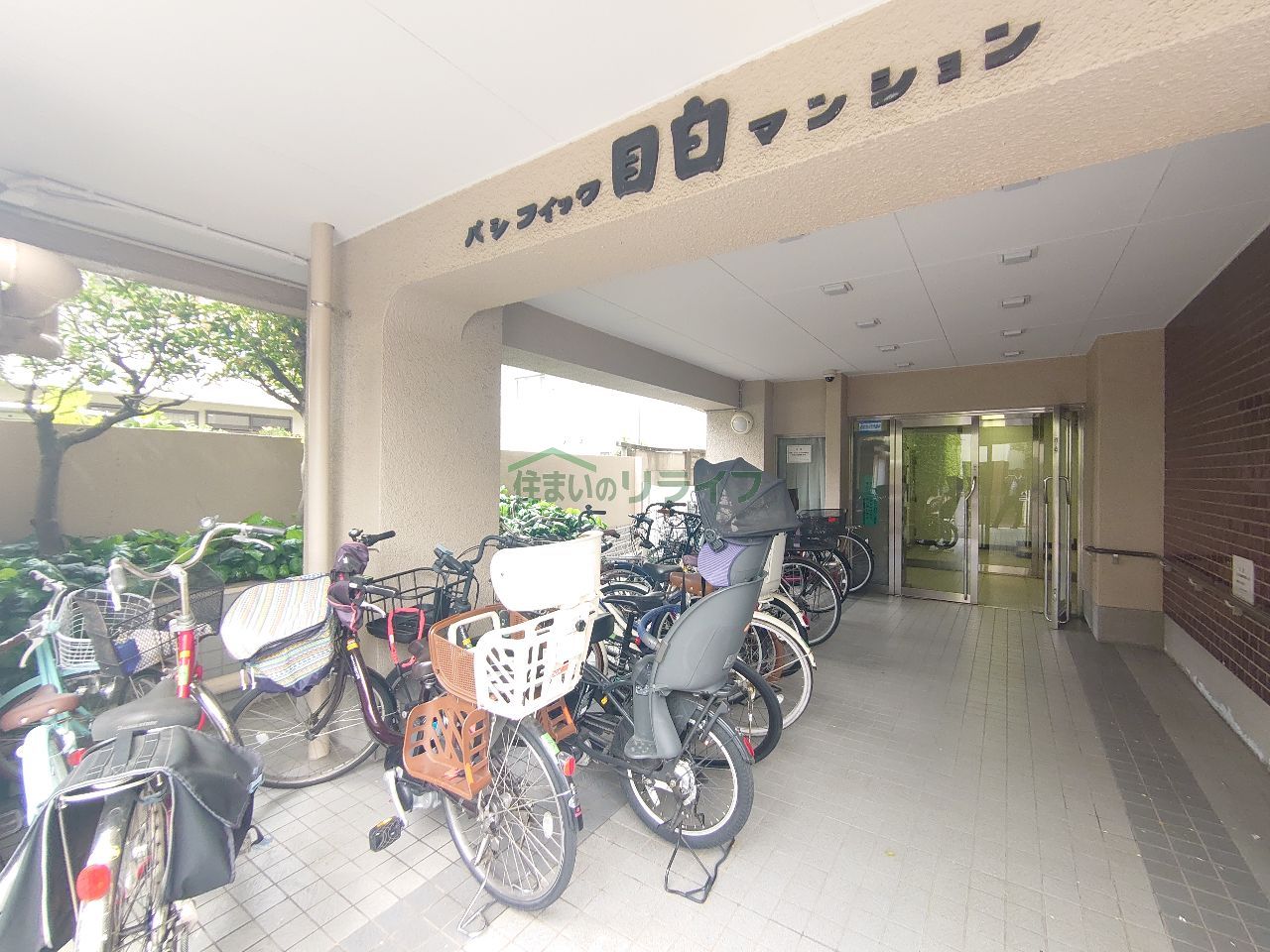 建物エントランス