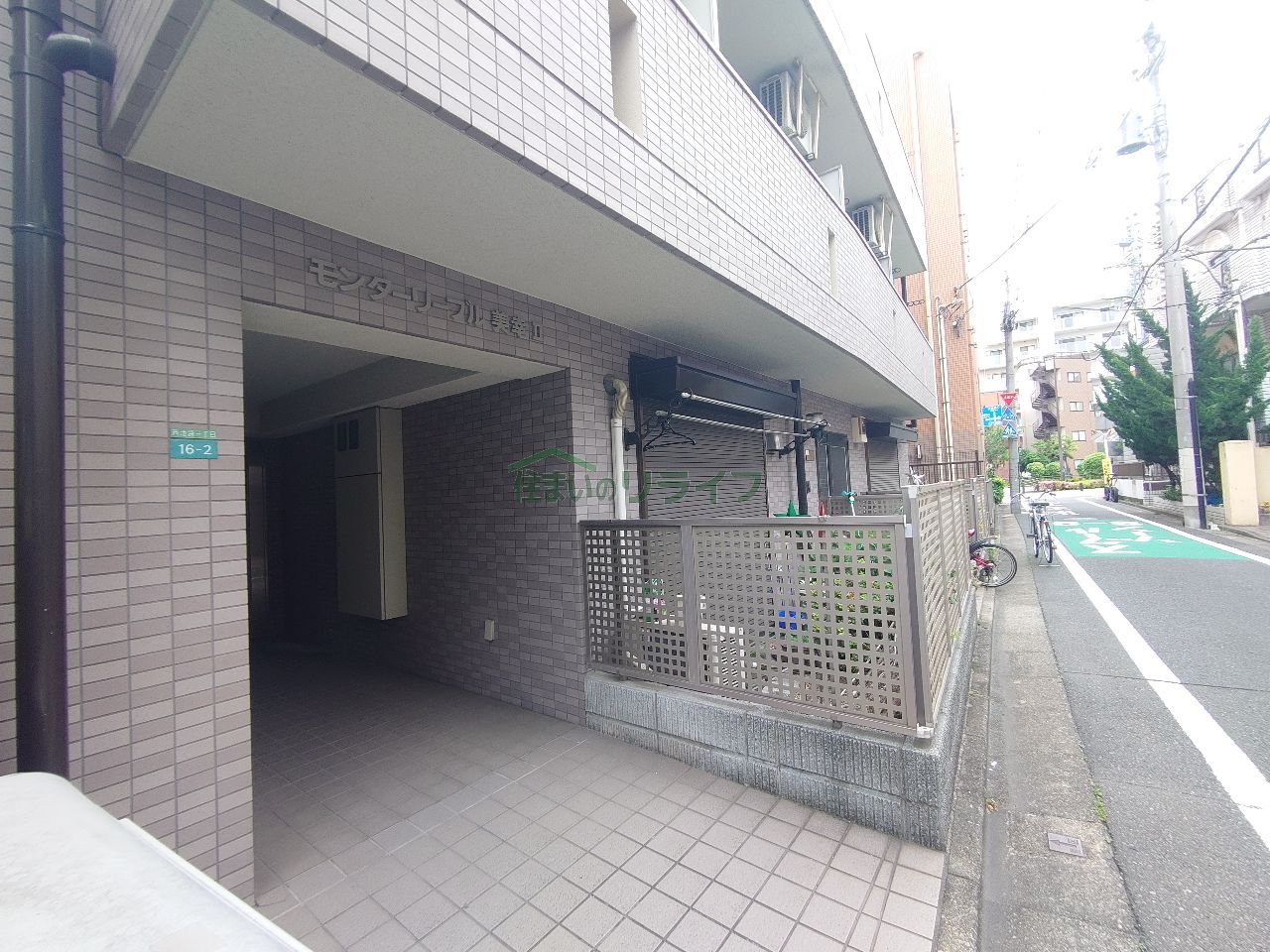 建物エントランス