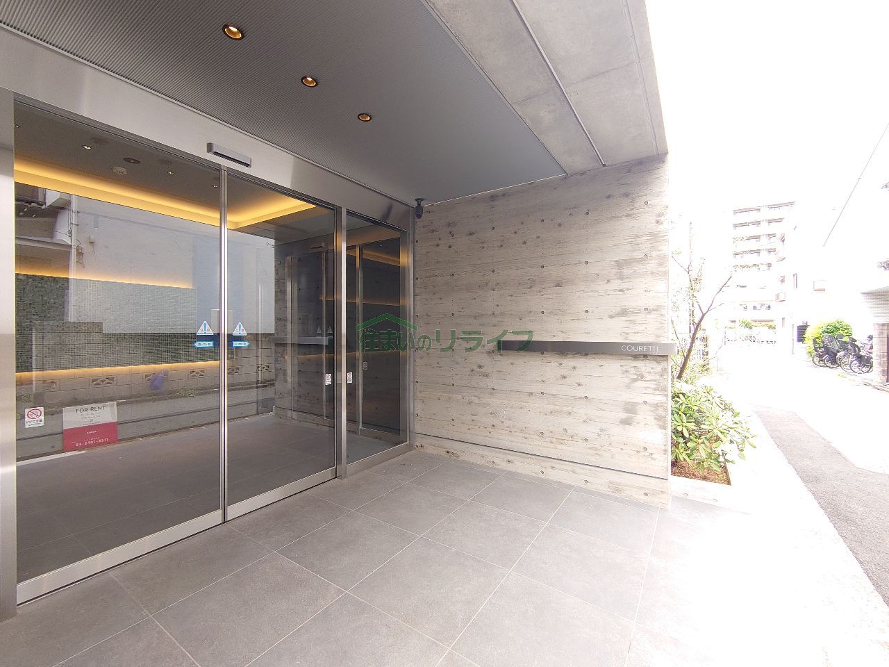 建物エントランス