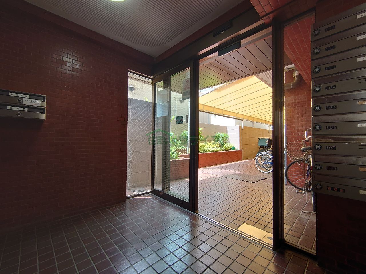 建物エントランス