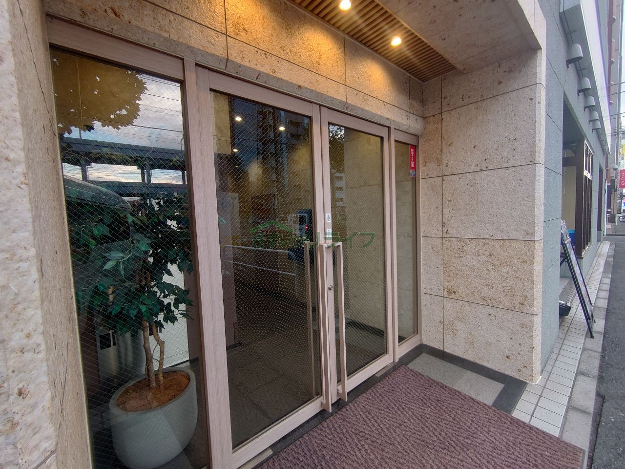 建物エントランス