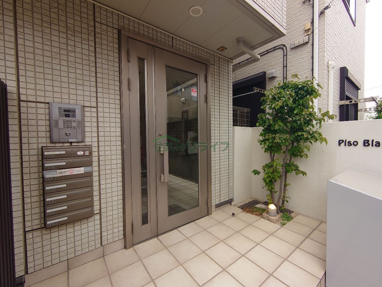 建物エントランス