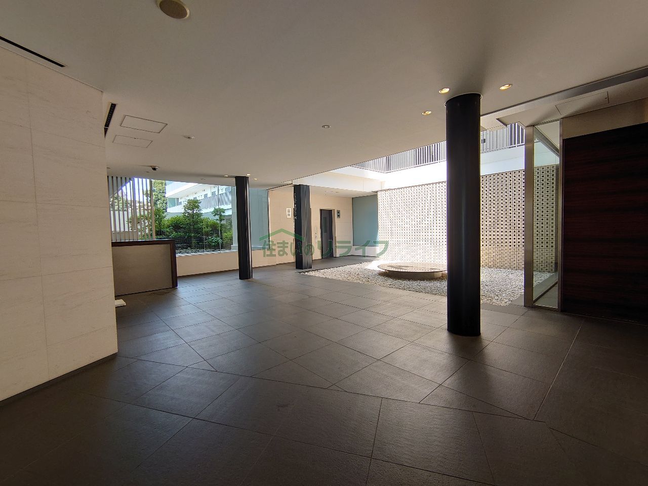 建物エントランス