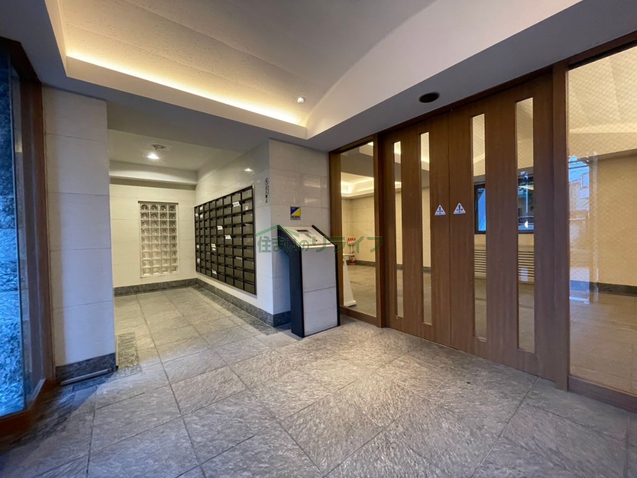 建物エントランス