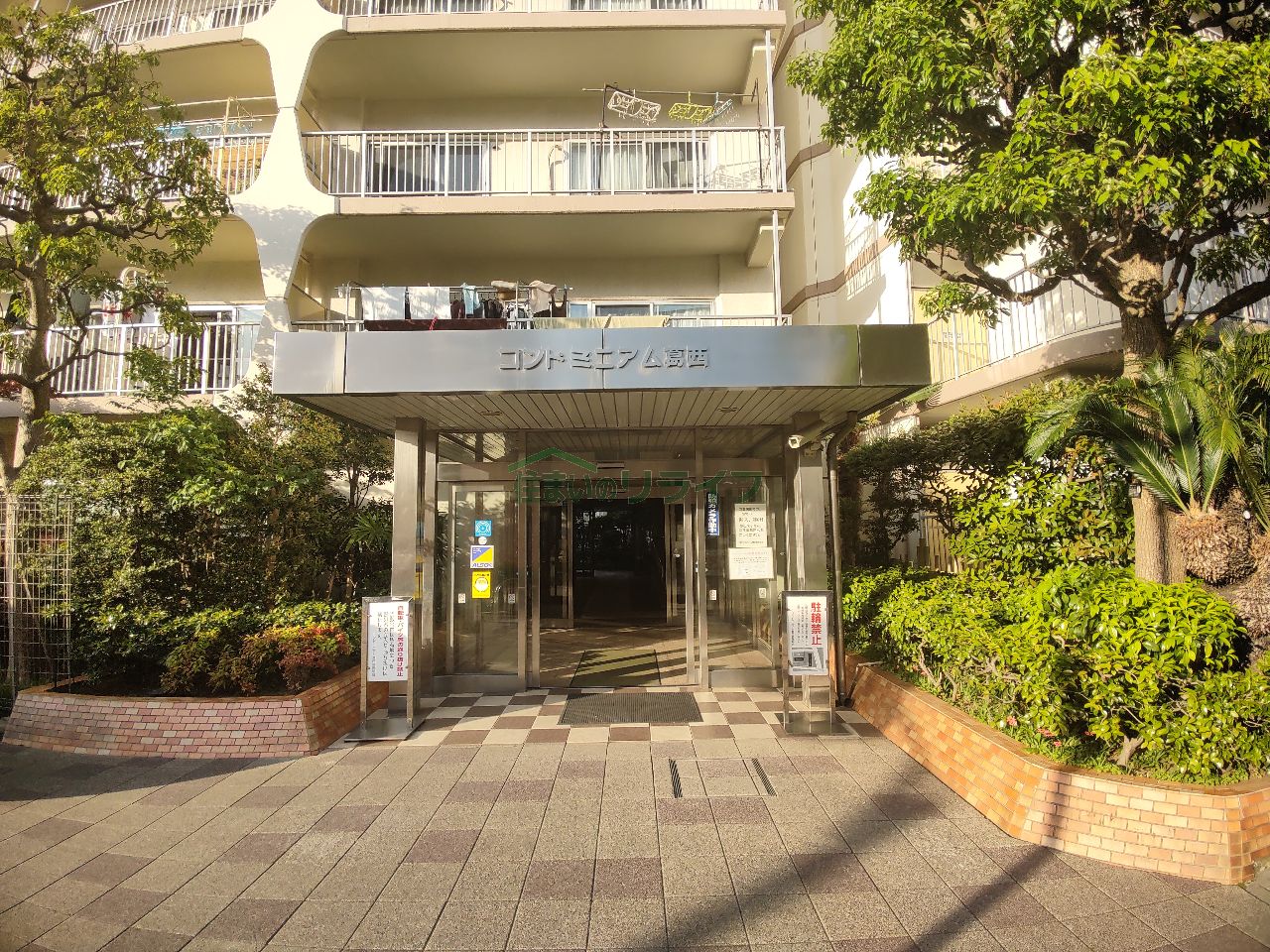 建物エントランス