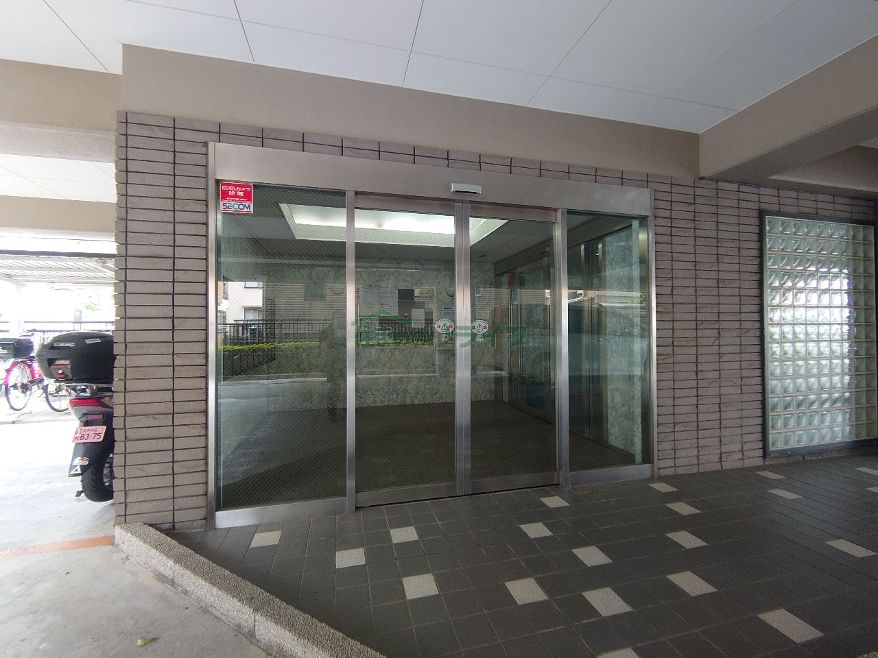 建物エントランス