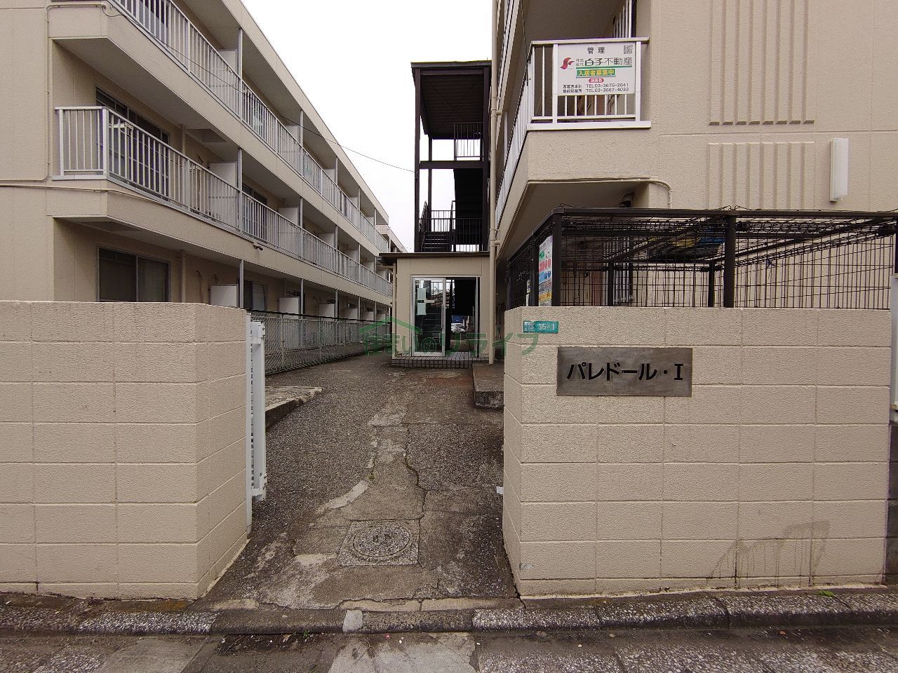 建物エントランス