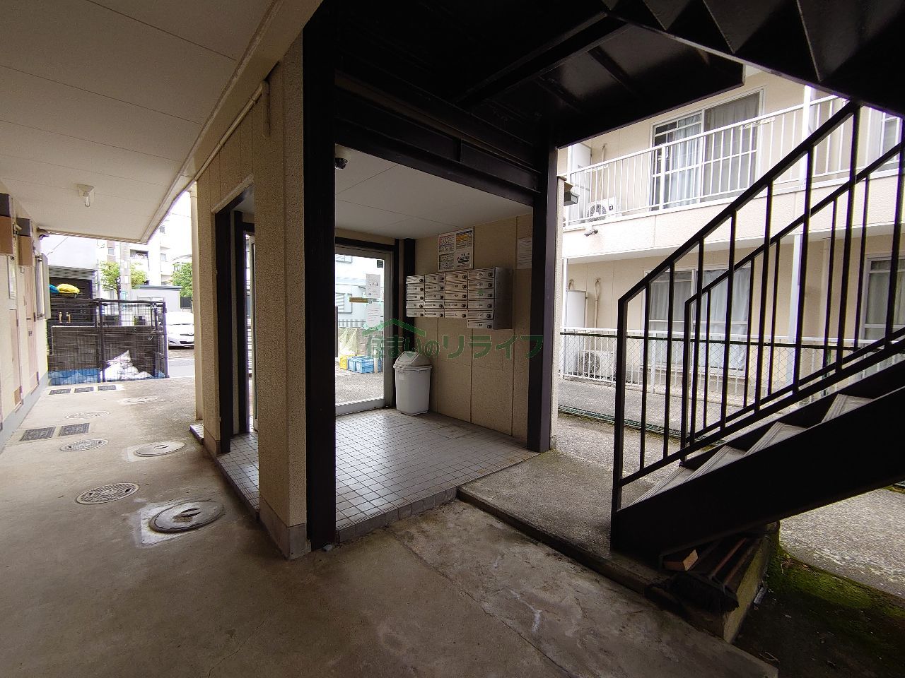 建物エントランス