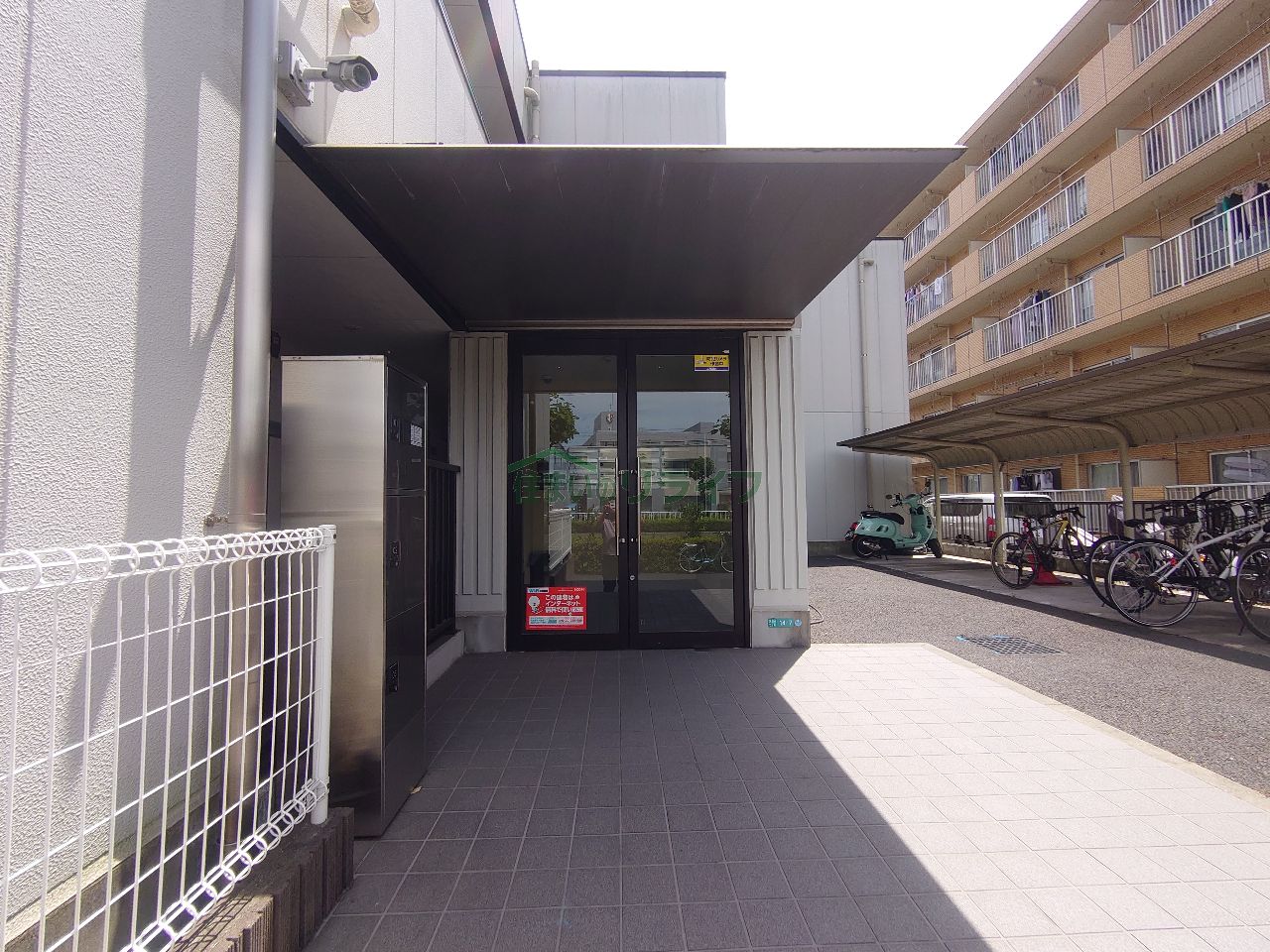 建物エントランス