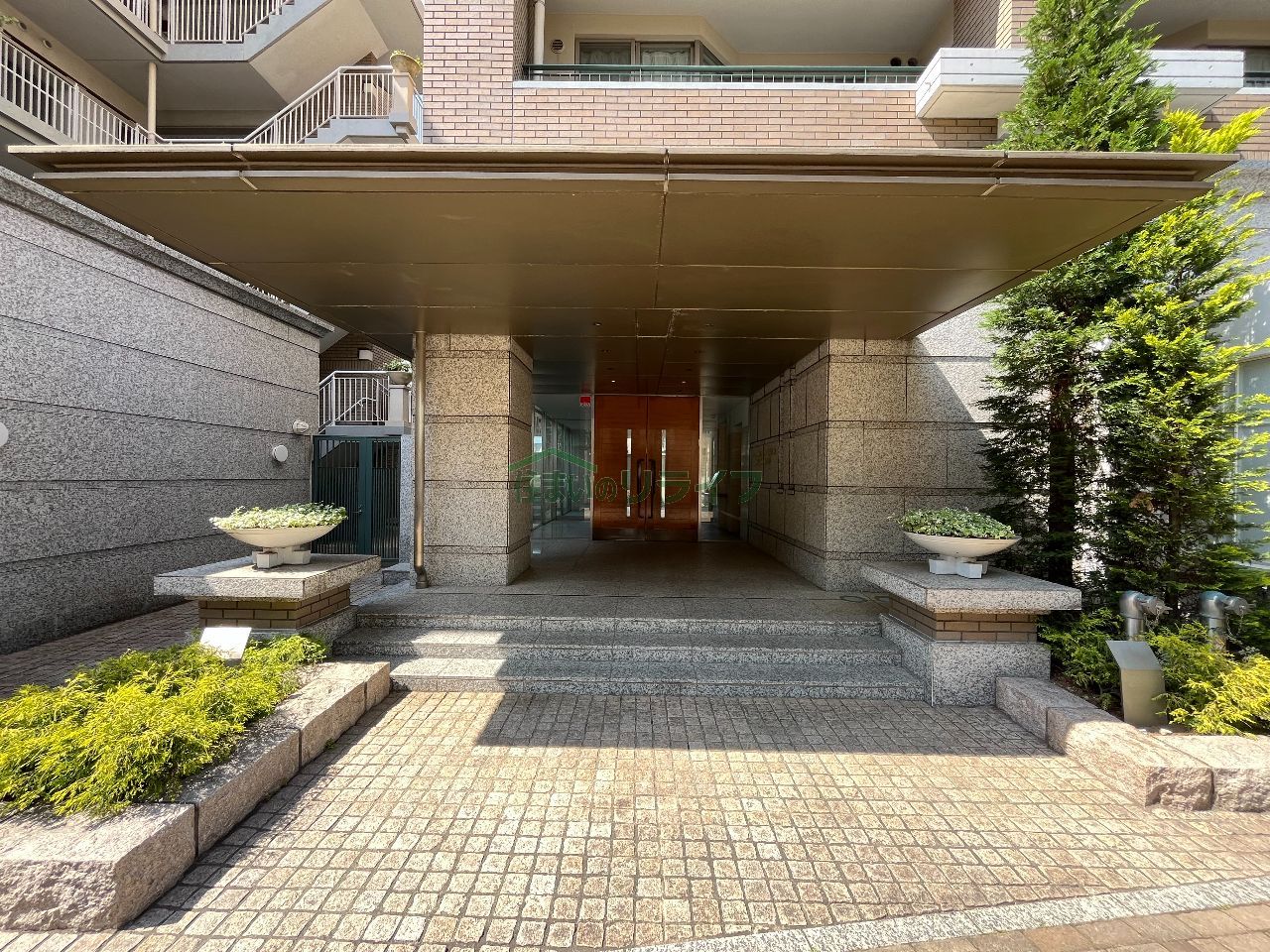 建物エントランス