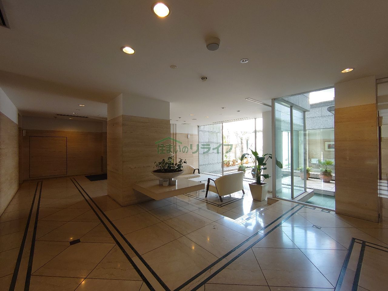 建物エントランス