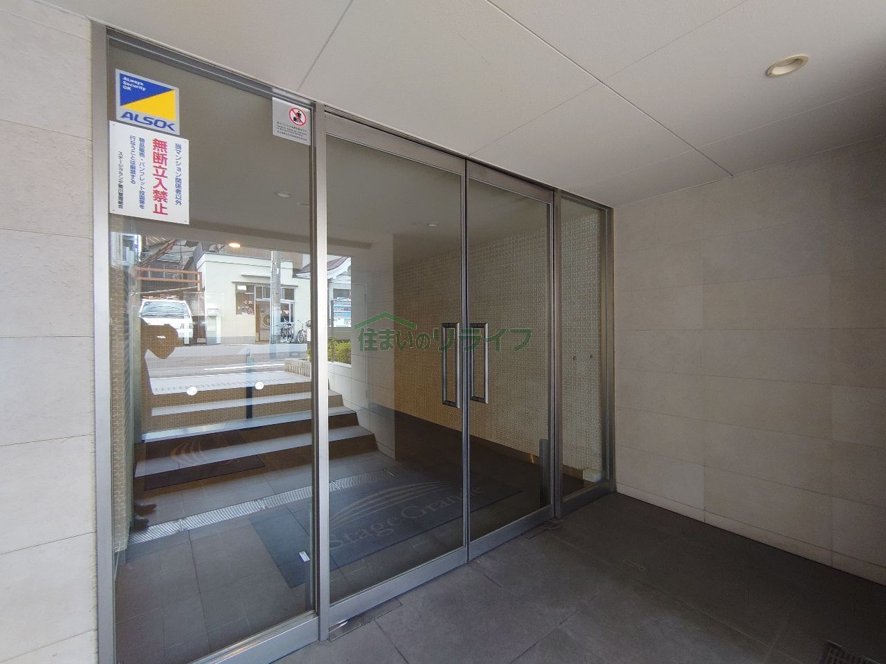 建物エントランス