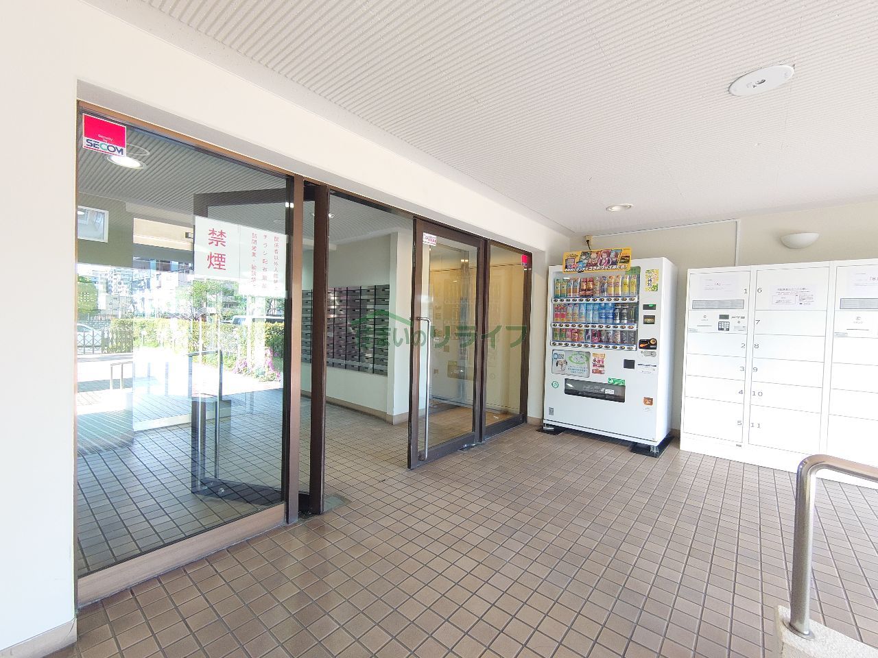 建物エントランス