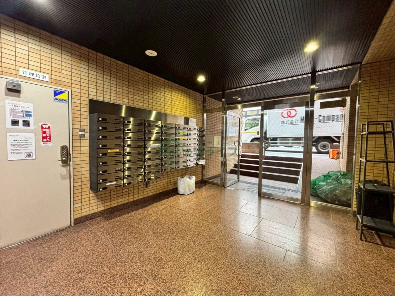 建物エントランス