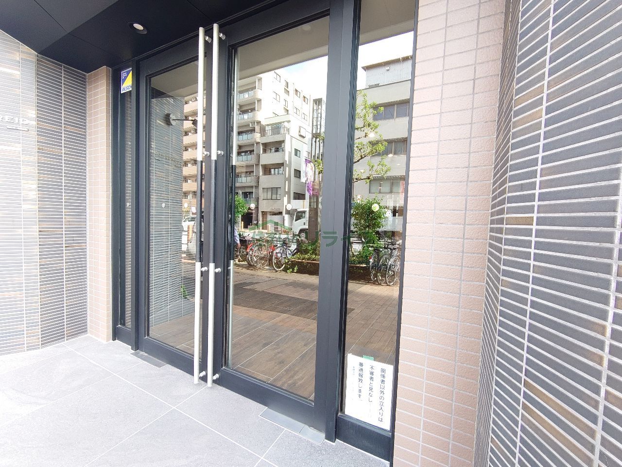 建物エントランス