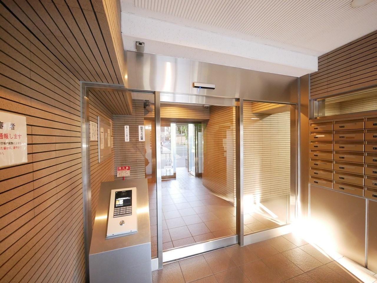 建物エントランス