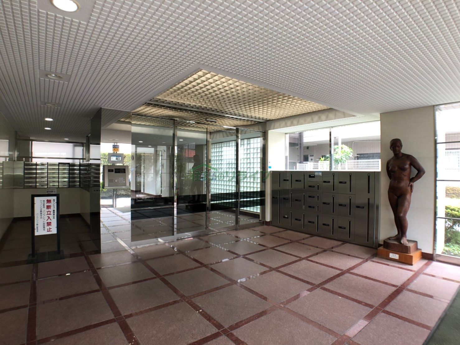 建物エントランス