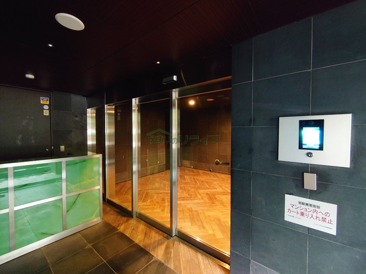 建物エントランス