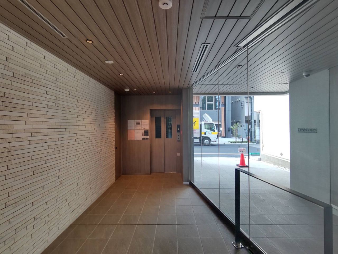 建物エントランス