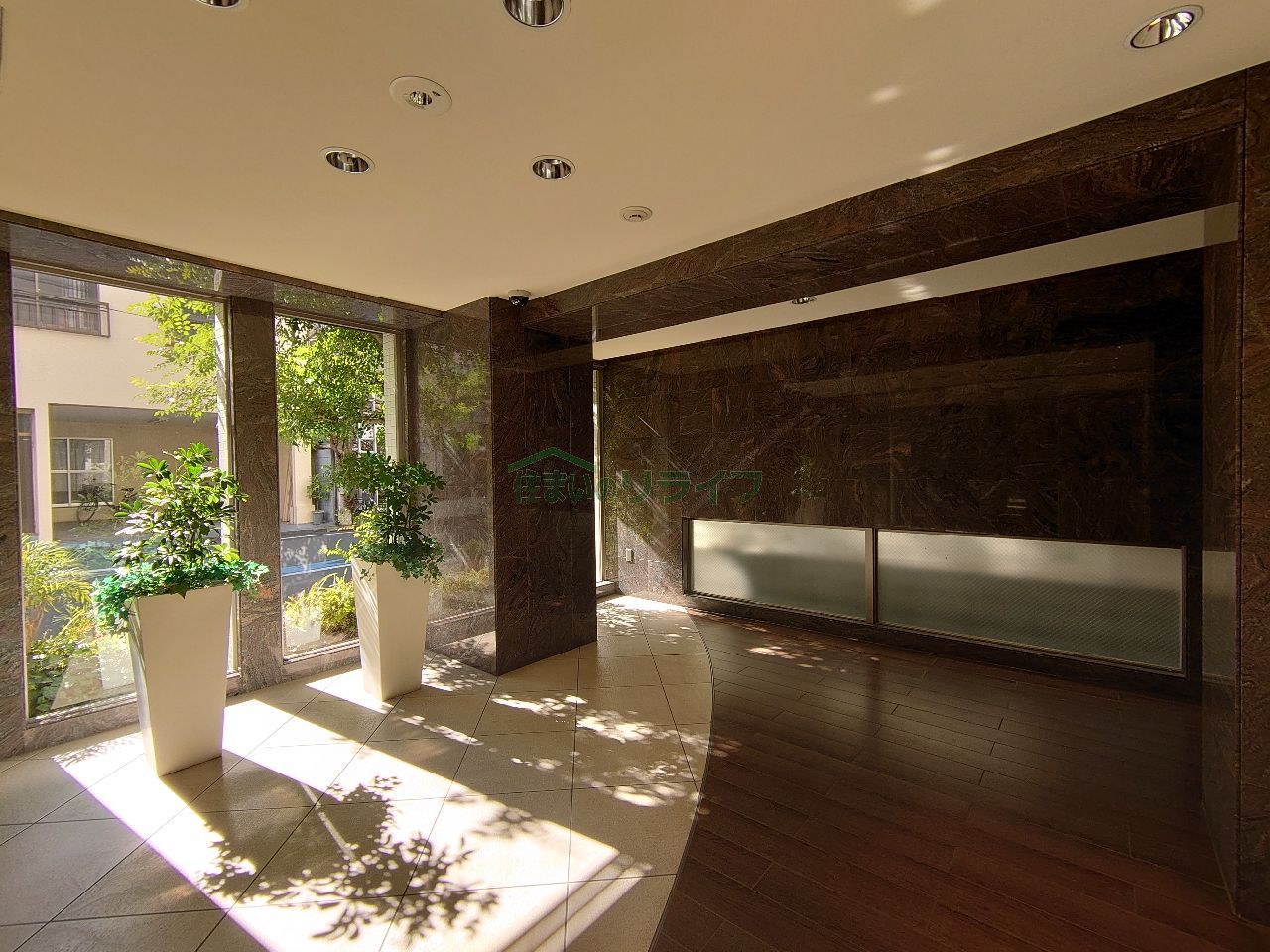 建物エントランス