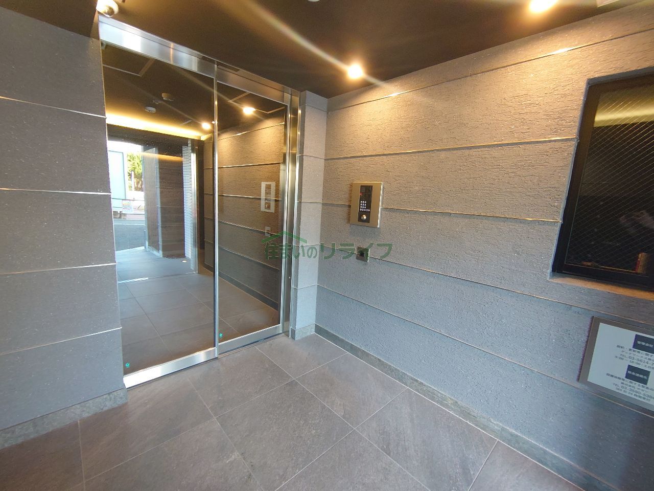建物エントランス