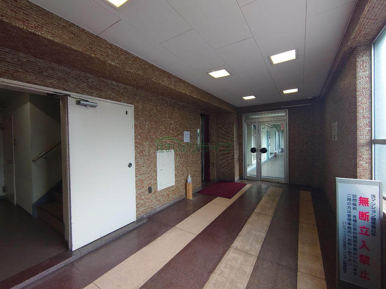 建物エントランス