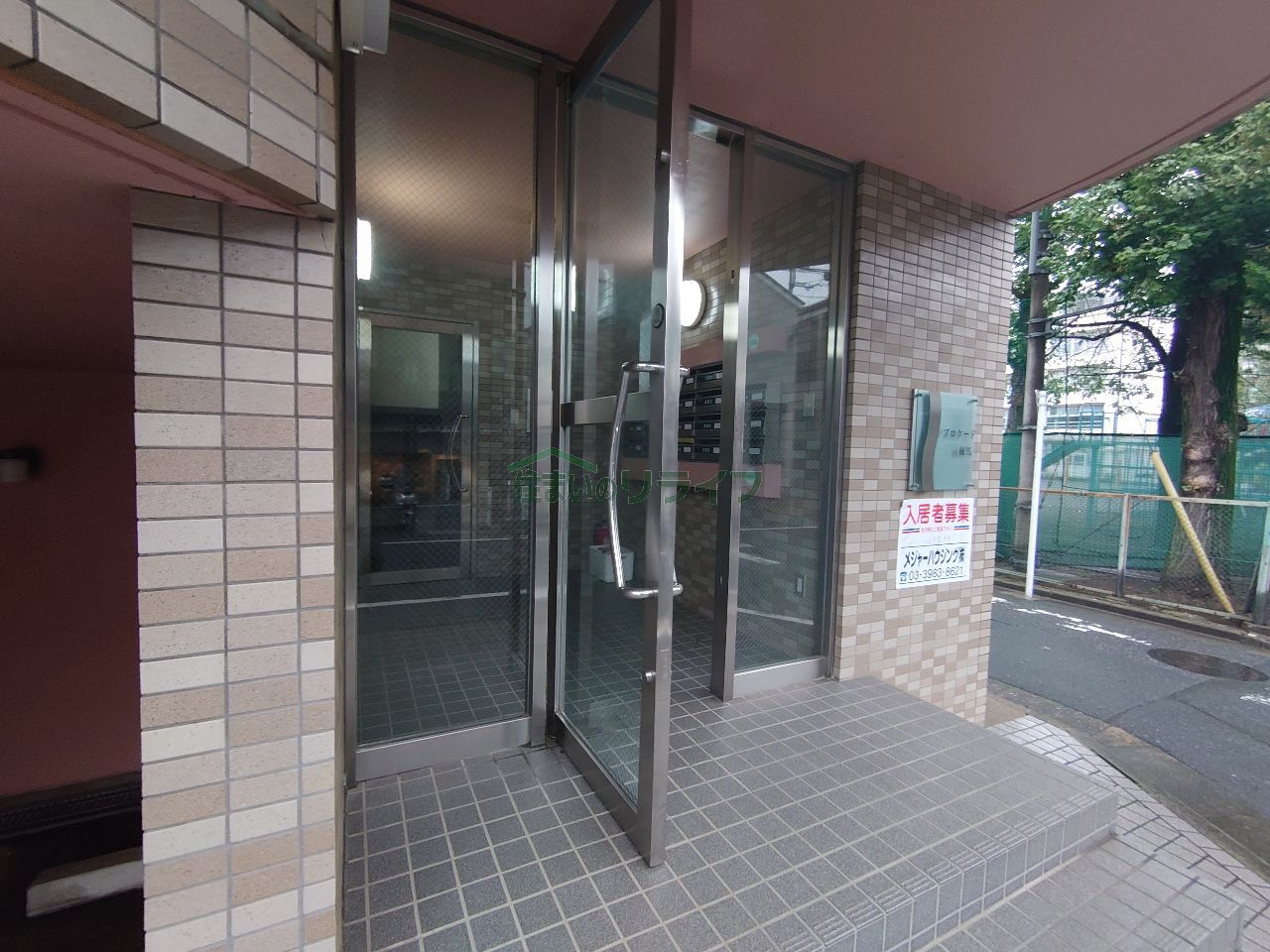 建物エントランス