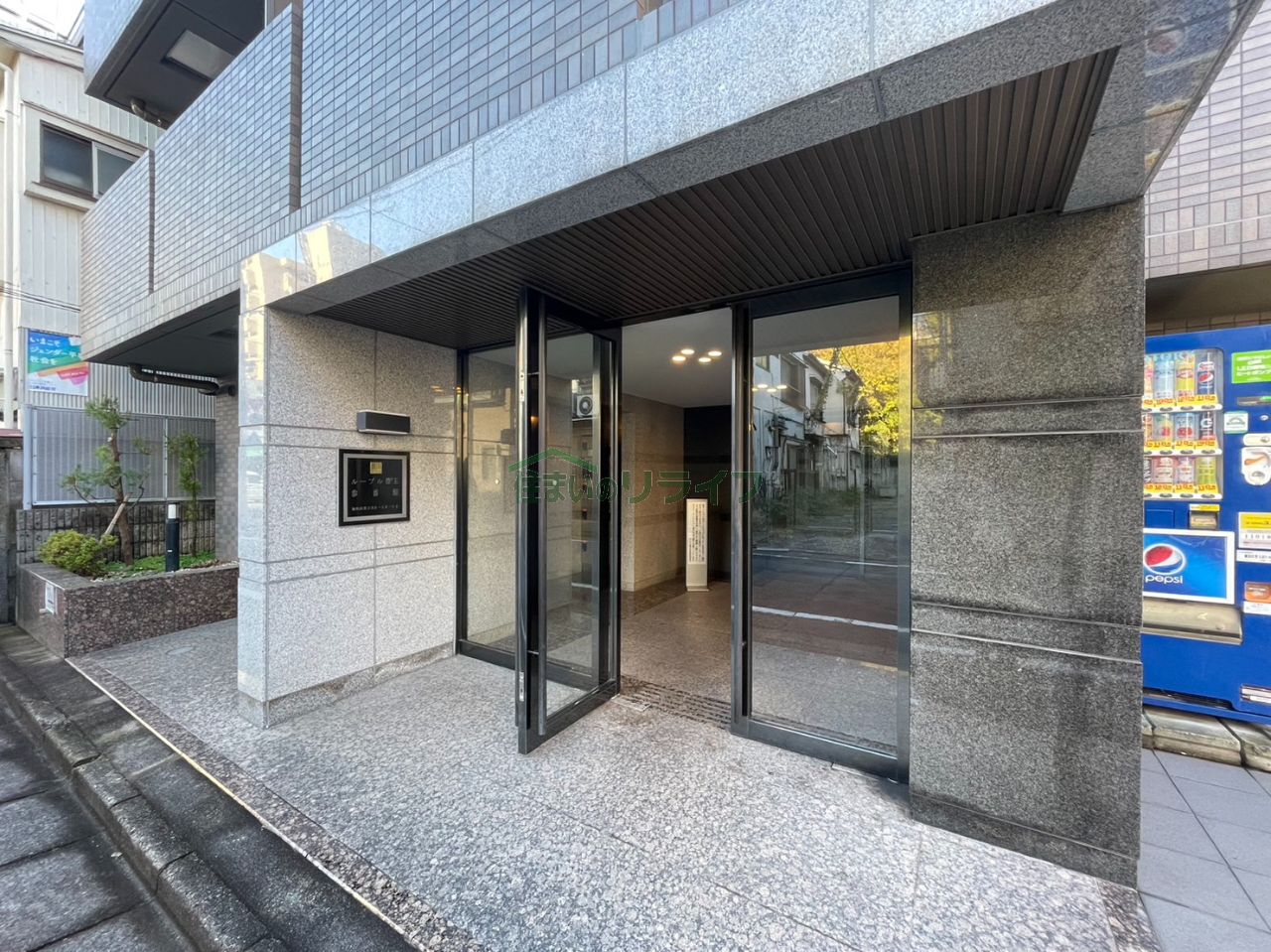 建物エントランス