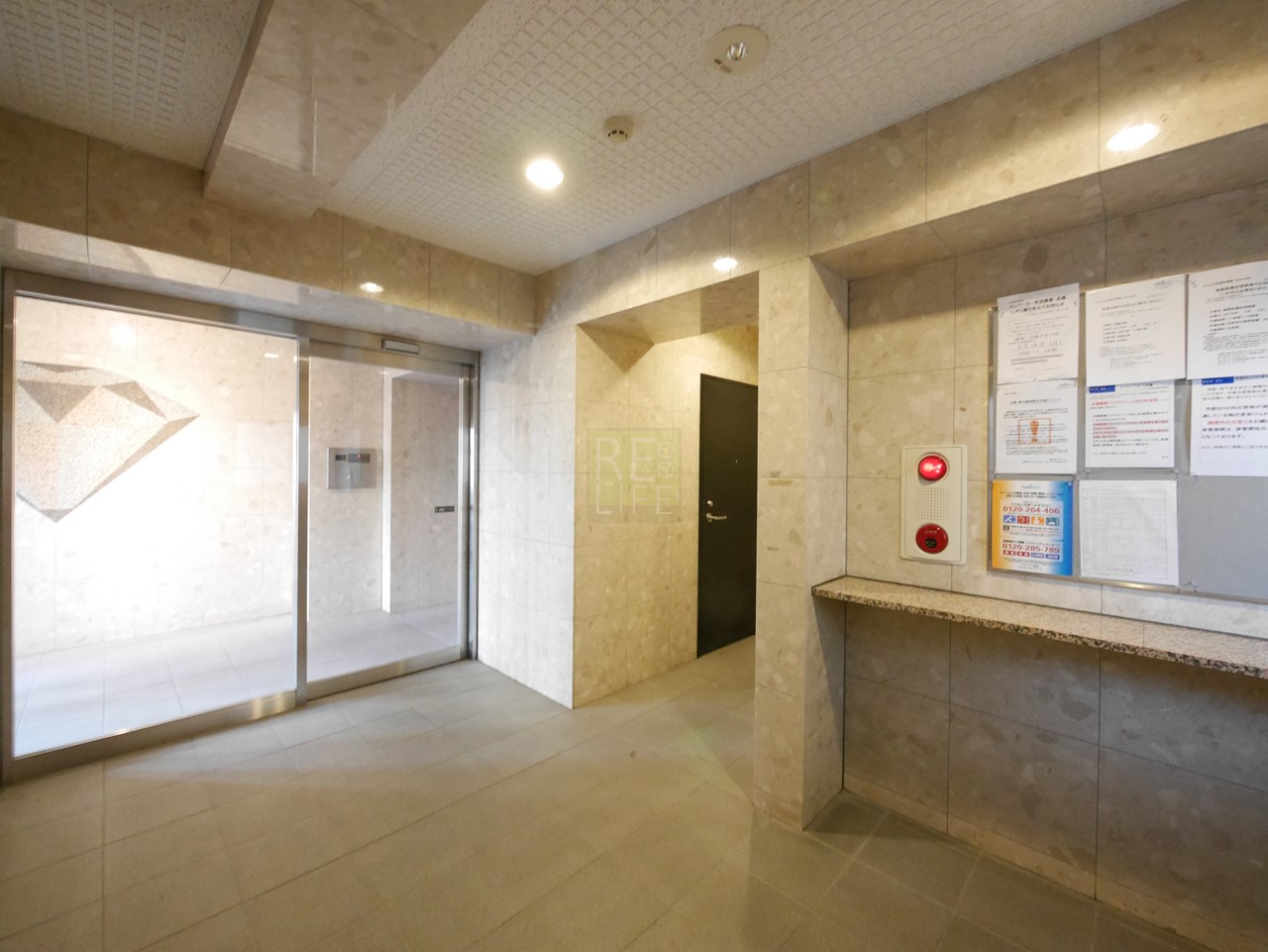 建物エントランス